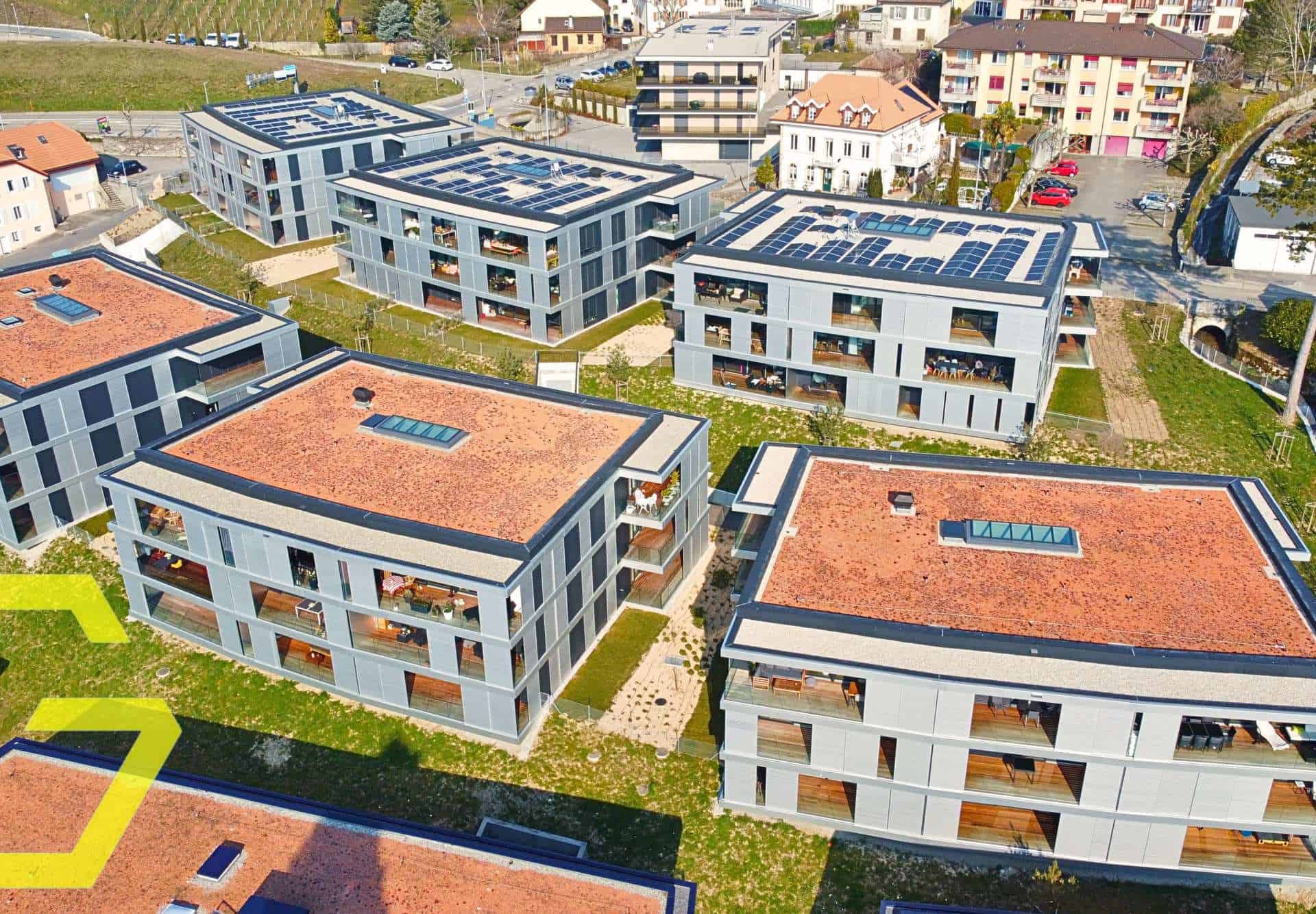 Résidence moderne avec panneaux solaires à La Mollière ZMM - St-Aubin-Sauges.